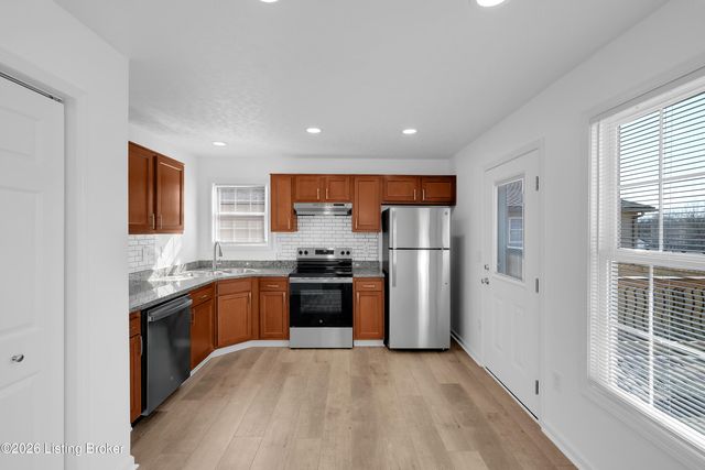 9320 Longhorn Ct, Louisville, KY 40118