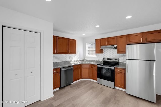 9320 Longhorn Ct, Louisville, KY 40118