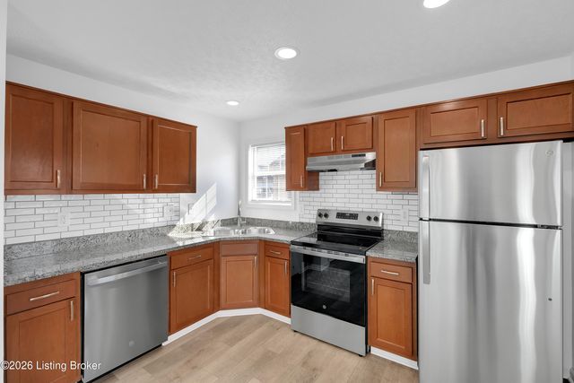 9320 Longhorn Ct, Louisville, KY 40118