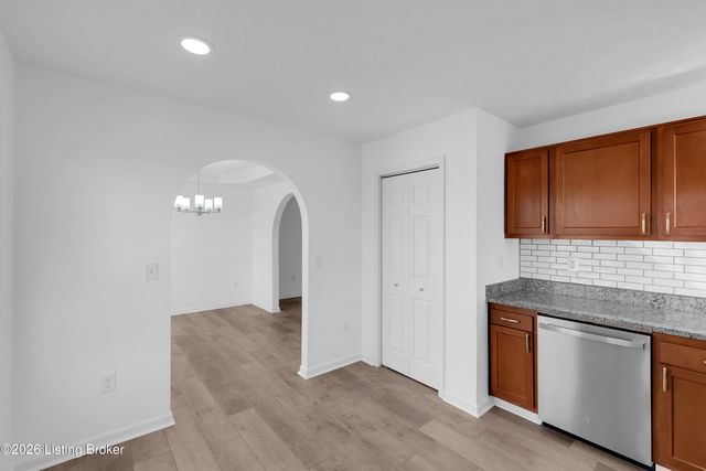 9320 Longhorn Ct, Louisville, KY 40118