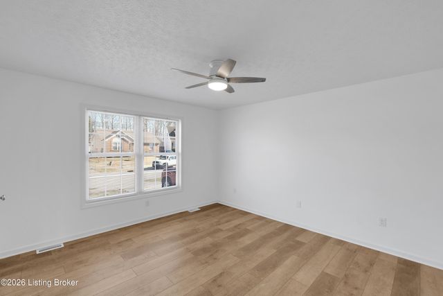 9320 Longhorn Ct, Louisville, KY 40118