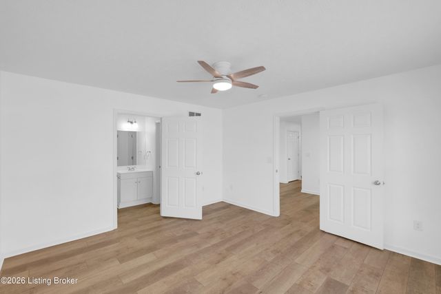 9320 Longhorn Ct, Louisville, KY 40118