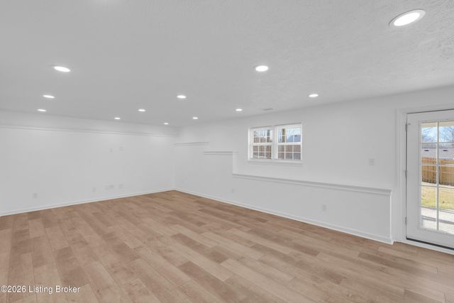 9320 Longhorn Ct, Louisville, KY 40118