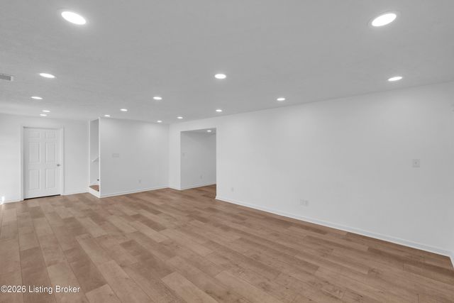 9320 Longhorn Ct, Louisville, KY 40118