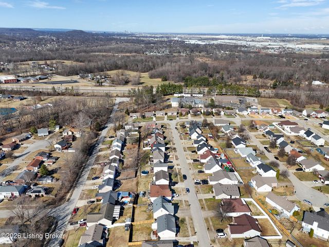 9320 Longhorn Ct, Louisville, KY 40118