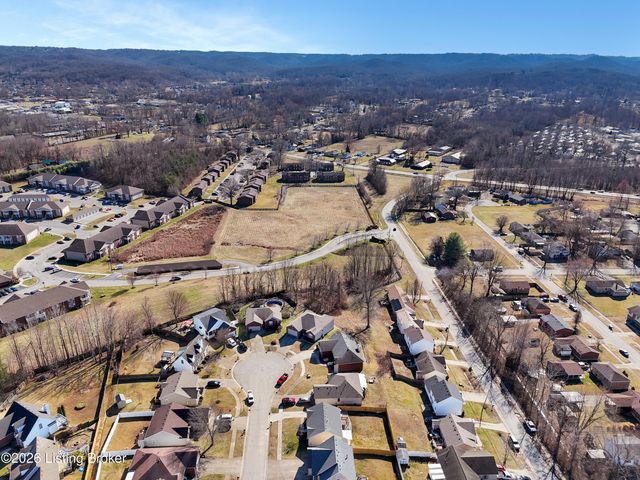 9320 Longhorn Ct, Louisville, KY 40118