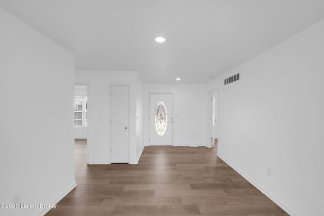 9320 Longhorn Ct, Louisville, KY 40118