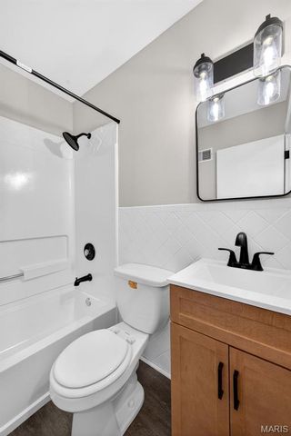 4033 Ashby Road, St Louis, MO 63074