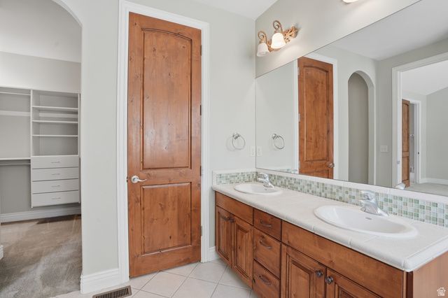 1832 E PEYTON CT, Holladay, UT 84117