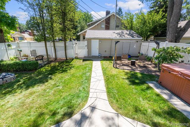 192 E Lincoln Street, Birmingham, MI 48009