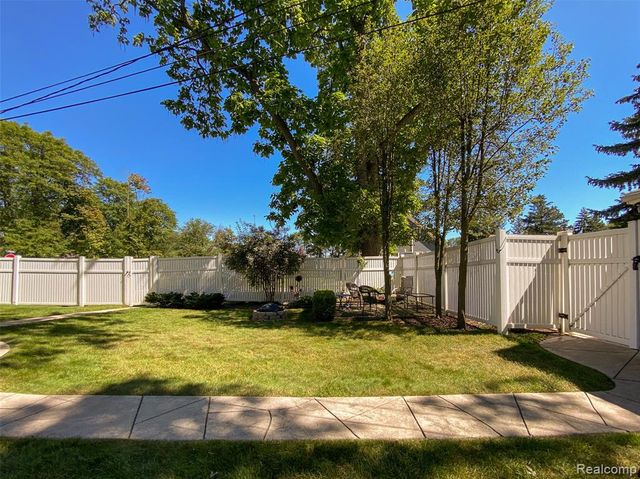 192 E Lincoln Street, Birmingham, MI 48009