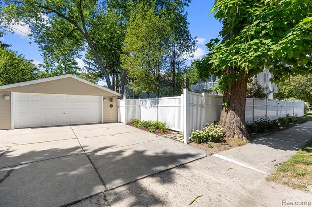 192 E Lincoln Street, Birmingham, MI 48009