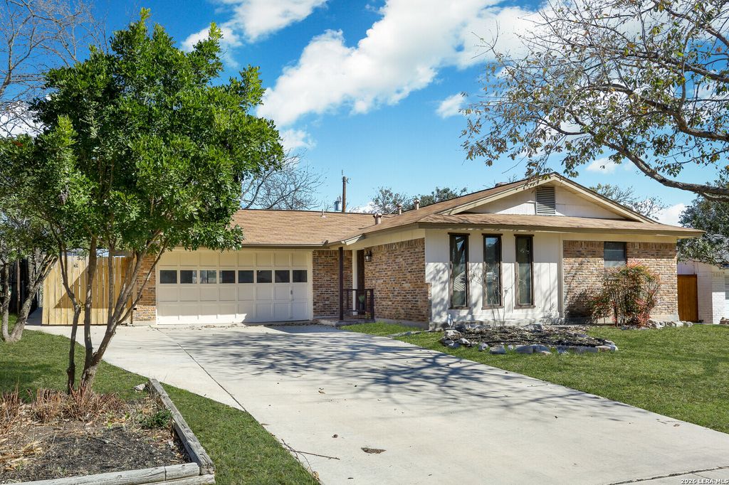 1015 Cerro Alto, San Antonio, TX 78213