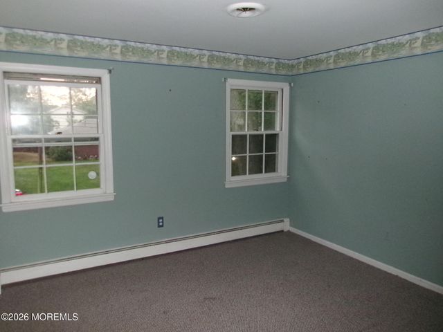 852 Glenwood Circle, Toms River, NJ 08753
