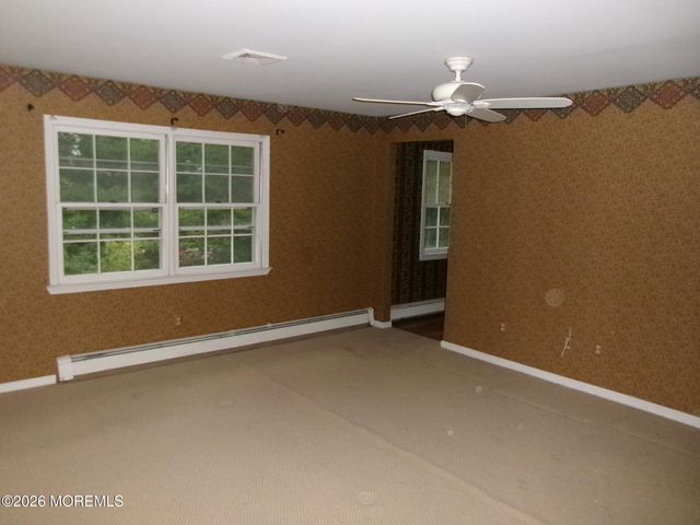 852 Glenwood Circle, Toms River, NJ 08753