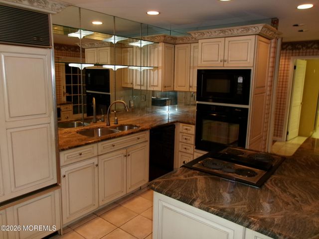 852 Glenwood Circle, Toms River, NJ 08753