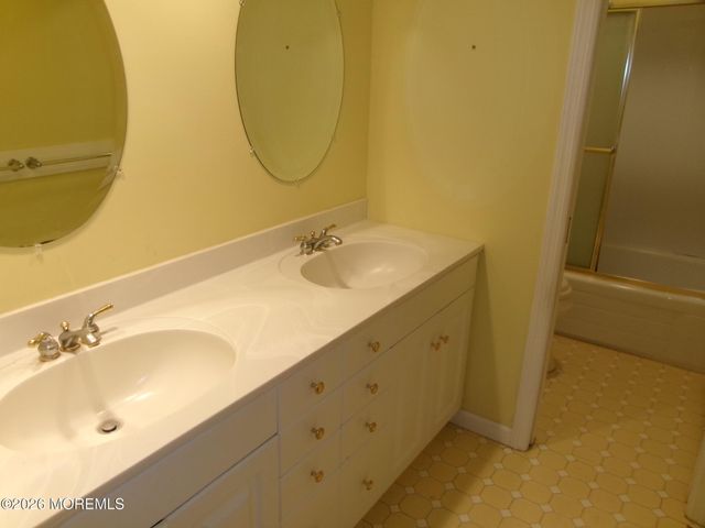 852 Glenwood Circle, Toms River, NJ 08753