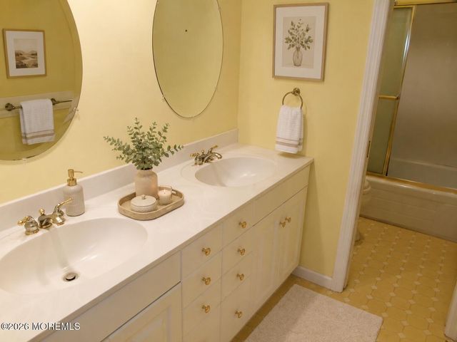 852 Glenwood Circle, Toms River, NJ 08753