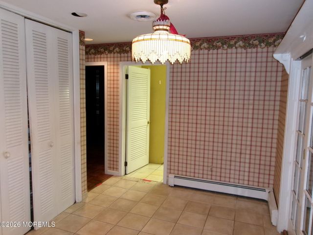 852 Glenwood Circle, Toms River, NJ 08753