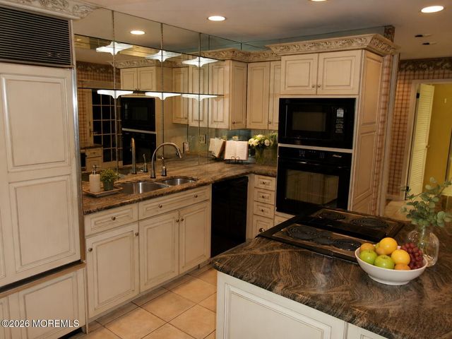 852 Glenwood Circle, Toms River, NJ 08753