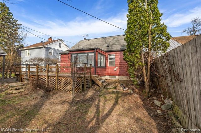 176 Chippewa Road, Pontiac, MI 48341