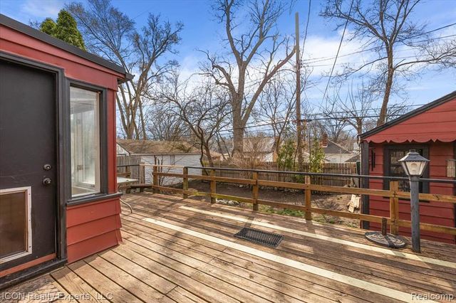 176 Chippewa Road, Pontiac, MI 48341