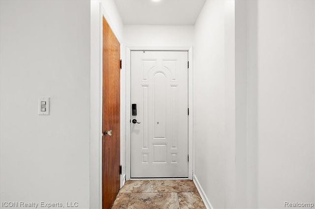 176 Chippewa Road, Pontiac, MI 48341