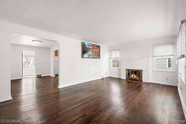 176 Chippewa Road, Pontiac, MI 48341