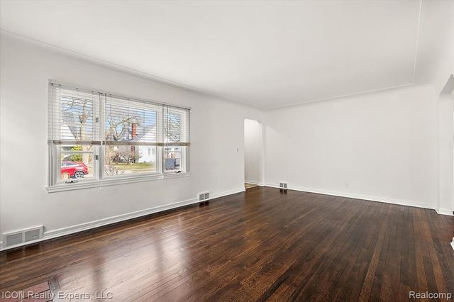 176 Chippewa Road, Pontiac, MI 48341