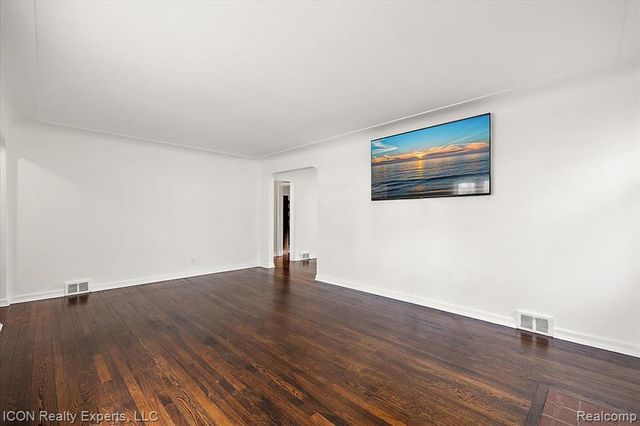 176 Chippewa Road, Pontiac, MI 48341