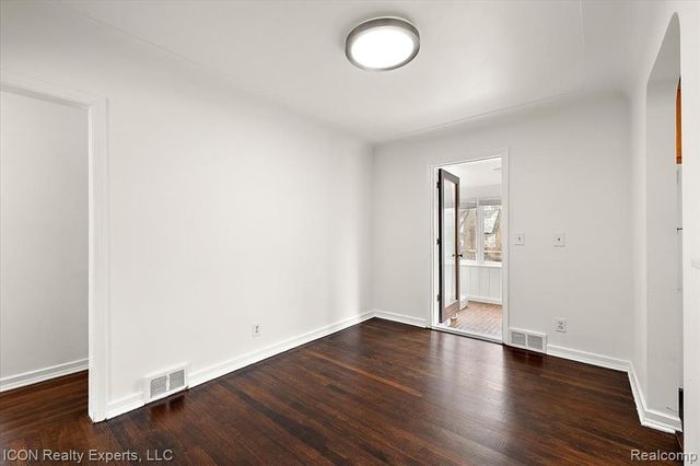 176 Chippewa Road, Pontiac, MI 48341