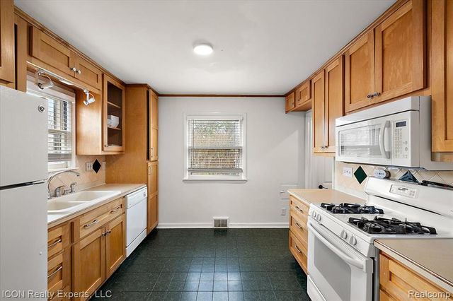 176 Chippewa Road, Pontiac, MI 48341