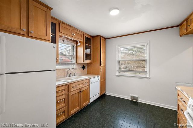 176 Chippewa Road, Pontiac, MI 48341