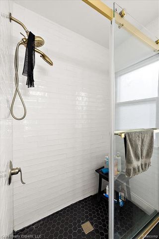 176 Chippewa Road, Pontiac, MI 48341