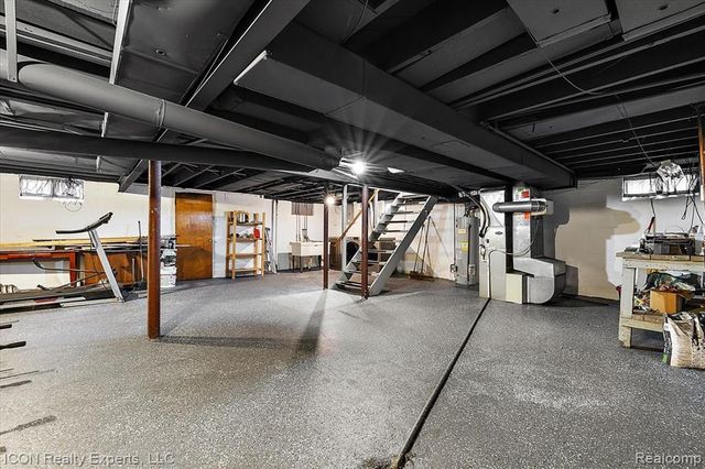 176 Chippewa Road, Pontiac, MI 48341