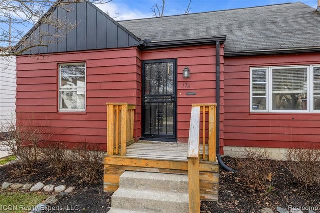 176 Chippewa Road, Pontiac, MI 48341