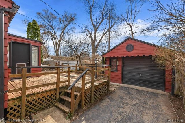 176 Chippewa Road, Pontiac, MI 48341