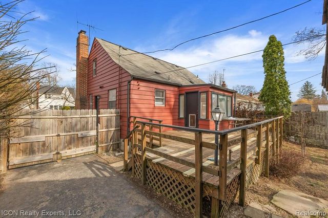 176 Chippewa Road, Pontiac, MI 48341