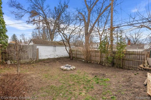 176 Chippewa Road, Pontiac, MI 48341