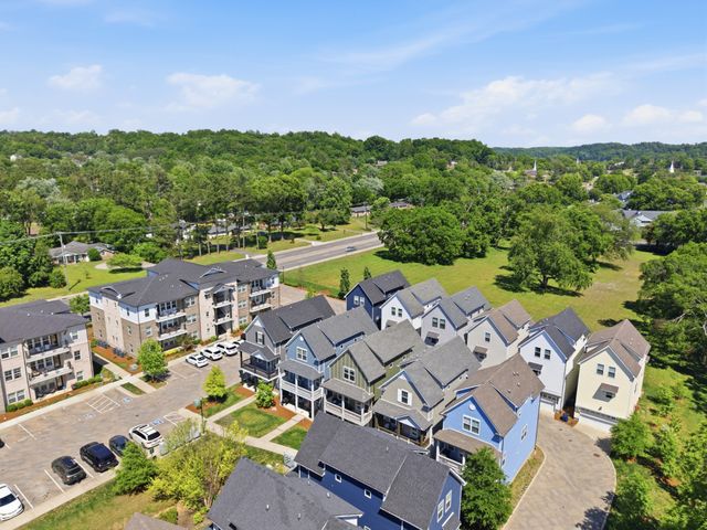 624 Parkvue Place Dr, Nashville, TN 37221