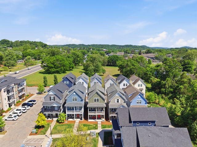 624 Parkvue Place Dr, Nashville, TN 37221