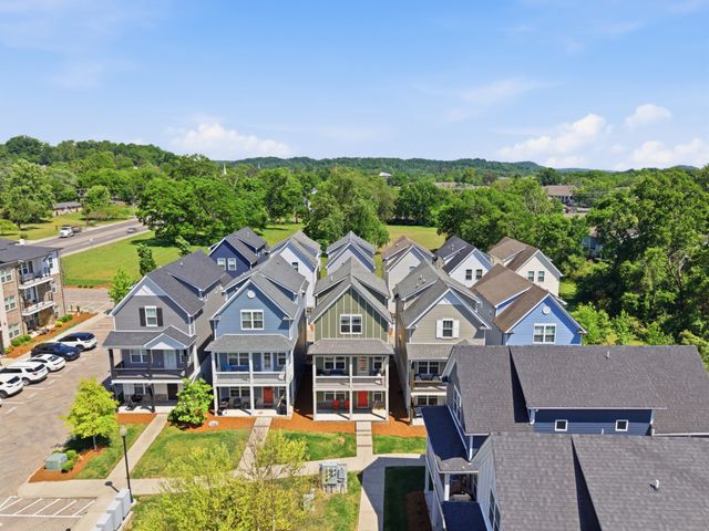 624 Parkvue Place Dr, Nashville, TN 37221