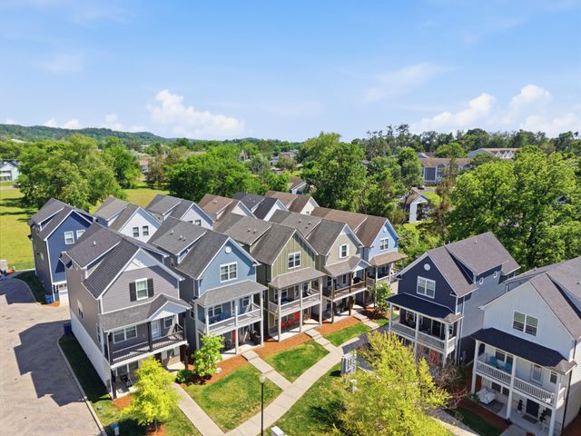 624 Parkvue Place Dr, Nashville, TN 37221