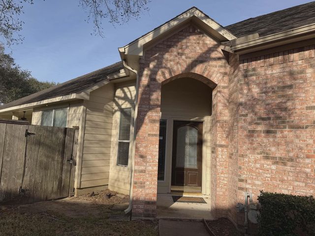 2202 Capri Court, Pearland, TX 77581