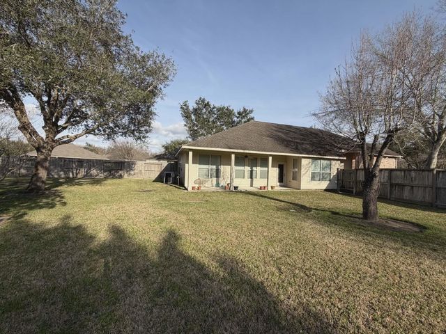 2202 Capri Court, Pearland, TX 77581
