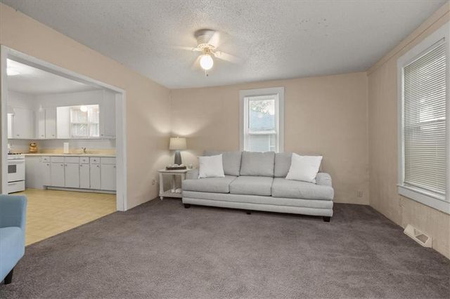 501 W South Avenue, Independence, MO 64050