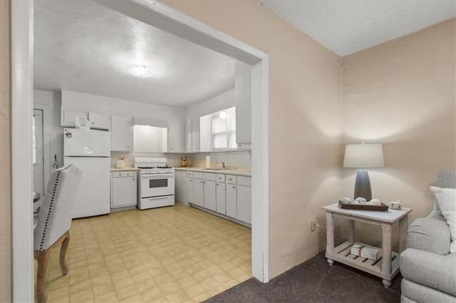 501 W South Avenue, Independence, MO 64050