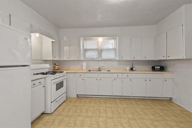 501 W South Avenue, Independence, MO 64050