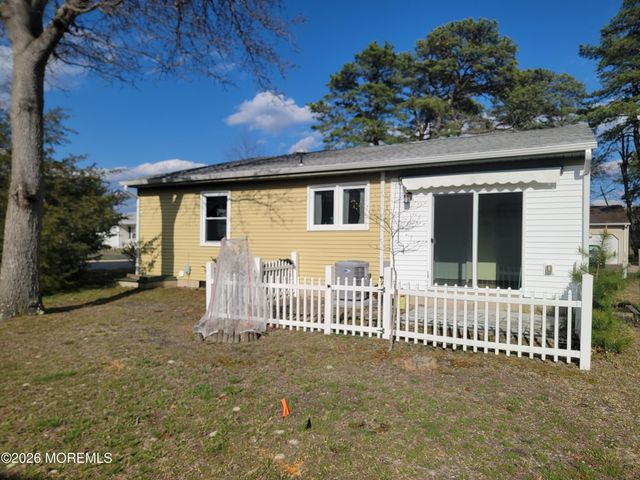 31 Chelsea Drive, Whiting, NJ 08759