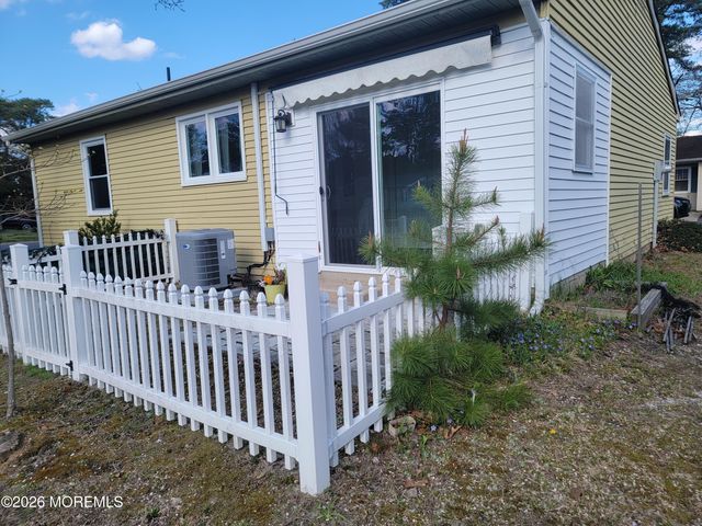 31 Chelsea Drive, Whiting, NJ 08759